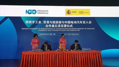 En el MoU se recoge “la voluntad de iniciar conversaciones que conduzcan a establecer un Hub Tecnológico Conjunto para la Movilidad que promueva un ecosistema innovador en el sector de los vehículos de energías nuevas y la movilidad futura”. 