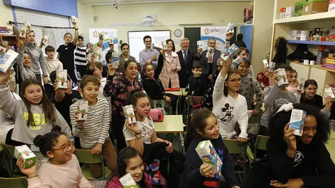 La conselleira de Medio Ambiente, Territorio y Vivienda, Ángeles Vázquez, visitó esta mañana el CEIP de Ponzos, en Ferrol, uno de los primeros centros en los que ya se puede empezar a recopilar pilas, baterías usadas y acumuladores.