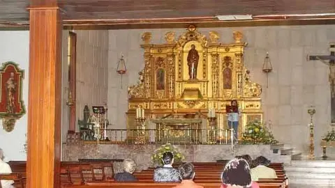 Retablo que preside el Interior de la iglesia de san Pablo, en Vigo.