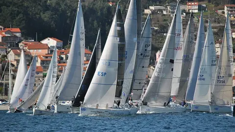Salida de la 6ª Regata Interclubes Ría de Pontevedra.