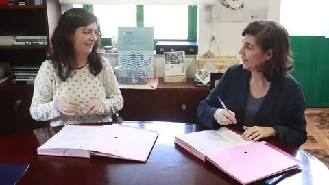 directora xeral de Desenvolvemento Pesqueiro, Susana Rodríguez, e a presidenta da Federación ‘O Peirao’, Verónica Veres.