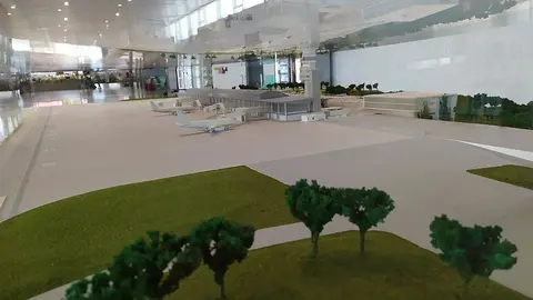 Maqueta del aeropuerto de Santiago, en el propio aeródromo. 