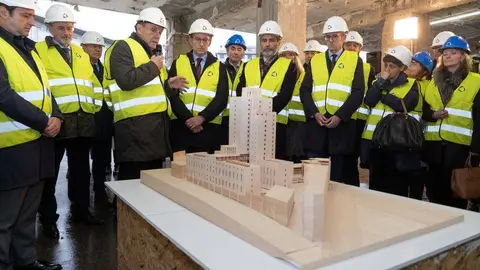 El presidente de la Xunta visitó este jueves las obras con una representación del Consejo General del Poder Judicial, encabezada por su presidente, Carlos Lesmes.