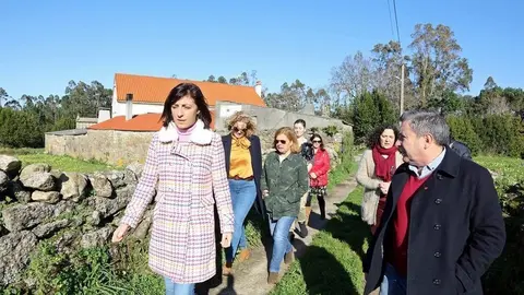 Ángeles Vázquez visitou esta mañá unhas actuacións realizadas en Casalnovo, no Parque Natural de Corrubedo, que obtiveron un axuda en convocatorias anteriores.