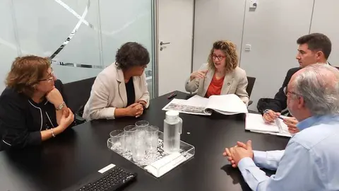 Eva García con la directora general de Planificación del ADIF María Luisa Dominguez y los diputados Guillermo Meijón y Olga Alonso.
