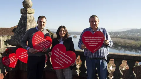 Enrique Cabaleiro, xunto á concelleira de Comercio, Ana Mª Núñez, e o concelleiro de Turismo, Laureano Alonso. ARQUIVO. 