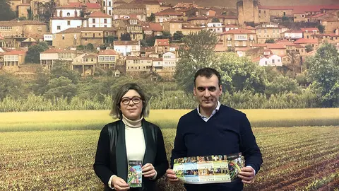 A presentación correu a cargo do alcalde de Tui, Enrique Cabaleiro, e da concelleira de Ensino e Cultura, Sonsoles Vicente. 