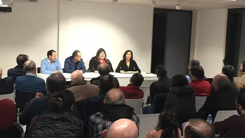 La conselleira de Medio Ambiente, Territorio y Vivienda avanza en una reunión con miembros de las entidades de pesca fluvial Río Viaño de Boborás y O Arenteiro de O Carballiño, a los que les adelantó que el Diario Oficial de Galicia publicará esta orden de ayudas dotada de 125.000 euros.