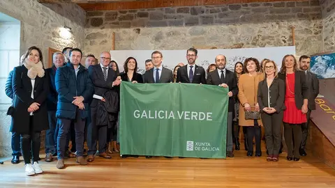 Estas bandeiras verdes concederanse anualmente a aqueles municipios que cumpran con criterios relacionados coa protección da paisaxe, o cambio climático e eficiencia enerxética, a mobilidade sustentable, a xestión responsable dos residuos e accións de educación e sensibilización ambiental.