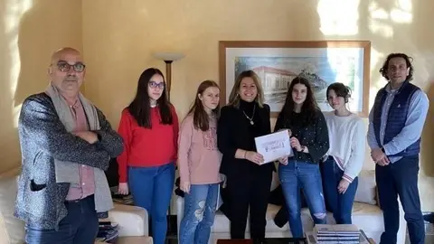 Os protagonistas do estudo, profesores e alumnos do IES de Salvaterra. 