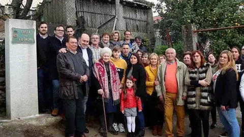 Veciños do barrio da Granxa na 'Costa da Filomena'.