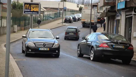 La Avenida Ingeniero Sá e Melo es una de las arterias principales del centro de la ciudad y es accesible a la Circular Urbana de Vizela.