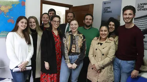 La directora general de Juventud, Participación y Voluntariado, Cristina Pichel, visitó esta tarde la sede compostelana de esta entidad.