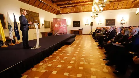 O vicepresidente da Xunta, Alfonso Rueda, o conselleiro de Sanidade, Jesús Vázquez Almuíña, e a directora de Turismo de Galicia, Nava Castro, asistiron hoxe no Parador de Baiona ao acto de presentación da XXV edición deste evento.