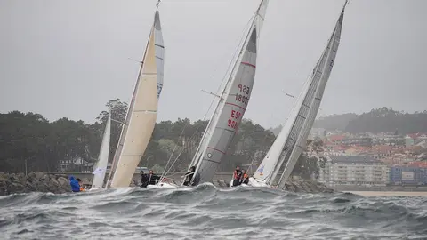 Las condiciones de viento, con fuertes rachas y mucha ola, han sido protagonistas en esta tercera etapa del circuito. © DESMARQUE.