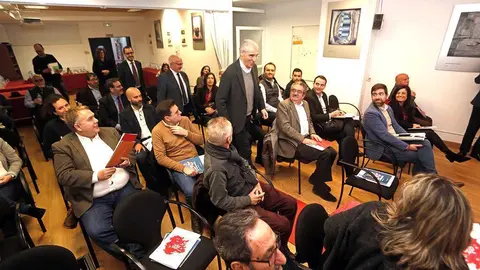 El conselleiro de Economía, Empleo e Industria, Francisco Conde, mantuvo un encuentro con la junta directiva de APE Galicia. ARCHIVO. 