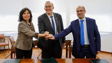 Gracias a un convenio firmado hoy entre la directora de la Amtega, el rector de Vigo y el director gerente de Retegal.