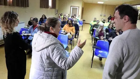 O curso Depofroitos ofreceu hoxe a súa primeira formación que agora continúa de xeito on line e personalizado para asesorar e guiar a cada un e unha das emprendedoras.