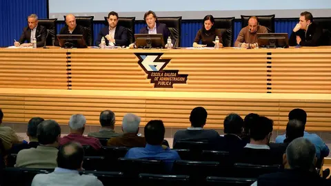 El secretario general para el Deporte, José Ramón Lete Lasa, comunicó las medidas adoptadas por la Xunta de Galicia en el ámbito deportivo a raíz de la epidemia del nuevo coronavirus en la reunión del Foro de Deporte Federado donde asistieron los representantes de las federaciones deportivas de Galicia.