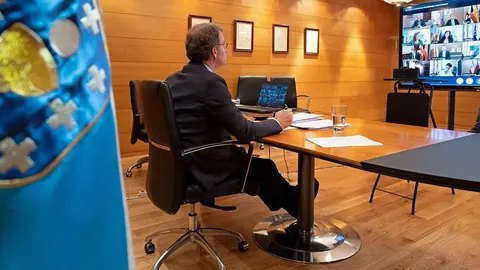 El titular del Gobierno gallego mantuvo hoy una videoconferencia con el presidente del Gobierno central y con el resto de los presidentes autonómicos.