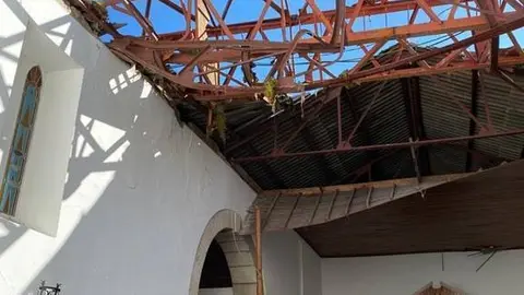 Os danos na capela son moi importantes xa que afectaron á cuberta do templo.