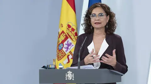 La ministra de Hacienda y portavoz del Gobierno, María Jesús Montero, durante su intervención en la rueda de prensa posterior al Consejo de Ministros. Pool Moncloa/Borja Puig de la Bellacasa