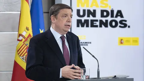 El ministro de Agricultura, Pesca y Alimentación, Luis Planas, durante su intervención en la rueda de prensa posterior al Consejo de Ministros. Pool Moncloa/Borja Puig de la Bellacasa.