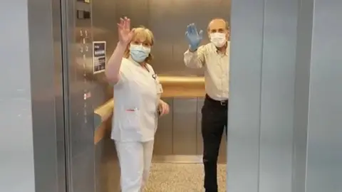 Alta de un paciente de Covid-19. ARCHIVO. 