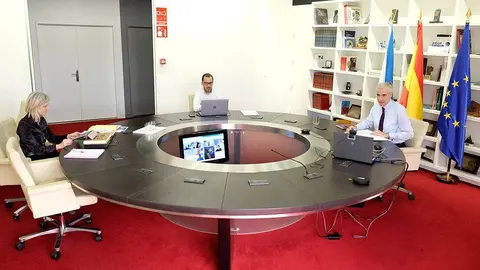 El conselleiro de Economía, Empleo e Industria, Francisco Conde, mantuvo un encuentro con representantes del colectivo en el que se señaló la necesidad de combinar medidas de choque con iniciativas que permitan preparar el tejido empresarial para el primer día después del coronavirus.