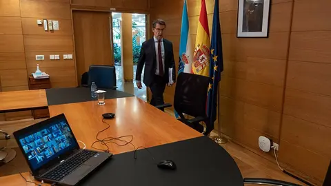 
El titular del Gobierno gallego mantuvo hoy una videoconferencia con el presidente del Gobierno central y con los otros presidentes autonómicos.