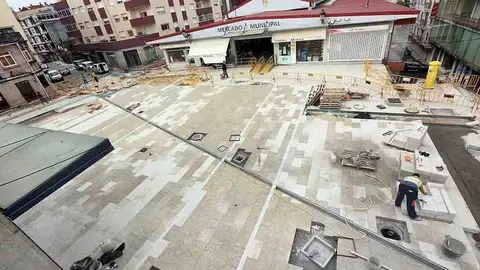 As obras de humanización entre o auditorio 
e a praza de abastos.
