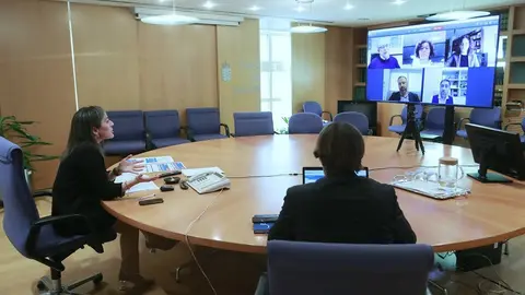 Ethel Vázquez analizó este martes con el presidente de la Federación Gallega de la Construcción, Diego Vázquez Reino, y representantes de las asociaciones provinciales la evolución de las obras públicas y las medidas de prevención de la salud adoptadas con motivo del COVID-19