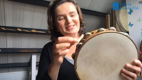 A primeira sesi&oacute;n formativa do seminario de canto e pandeireta, impartido por Leni P&eacute;rez, xa pode consultarse na p&aacute;xina web e as redes sociais da Secretar&iacute;a Xeral da Emigraci&oacute;n, as&iacute; como todo a informaci&oacute;n relativa a esta proposta.