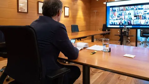 El titular del Gobierno gallego mantuvo hoy una videoconferencia con el presidente del Gobierno central y los otros presidentes auton&oacute;micos.