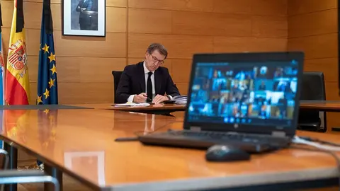 Feijóo durante la coferencia de presidentes autonómicos con el presidente del gobierno central, Pedro Sánchez.
