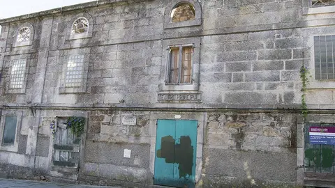 Fachada principal do Teatro tudense. 