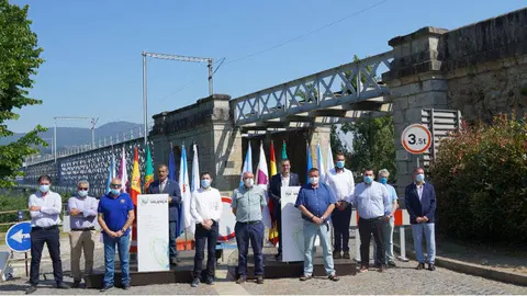 As autoridades reclaman a reapertura da vella Ponte Internacional de forma inmediata.
