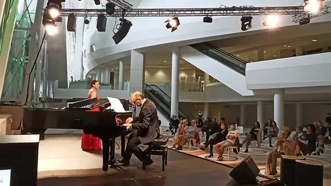Nuria Lorenzo e o pianista Alejo Amoedo.