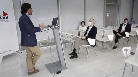 Esta mañana en Vigo se celebró la primera de las cuatro jornadas del #HACKatHOME que reúne hasta el a 30 de junio a empresas, centros de conocimiento y personas innovadoras.