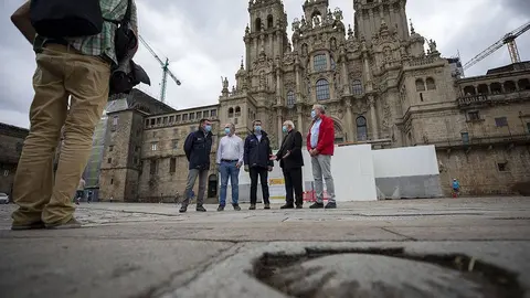 Feijóo apela a la cautela y a la prudencia y destaca la implicación de todos los ayuntamientos por los que pasan las rutas xacobeas, de los albergueiros, de las asociaciones de amigos del Camino y de la Iglesia.