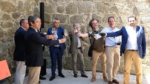 Las autoridades arcuenses brindaron con el nuevo espumoso Vez. G. SIERRA. 