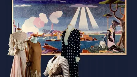 La colección tratará de acercar a la ciudadanía los usos y costumbres asociados a los siglos XIX y XX a través de atuendos, trajes y piezas de indumentaria.