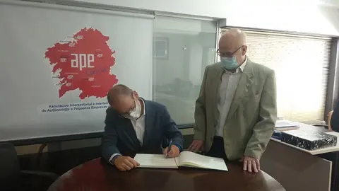 O director do Igape, Juan Cividanes, participou hoxe en Pontevedra nun encontro con profesionais e empresas, organizado por APE-Galicia, para escoitar as súas demandas e informarlles dos apoios aos que poden acceder.