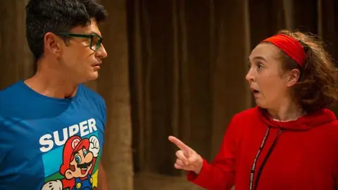 Voa voa! poderá verse este mes de xullo en Noia, Carral, A Laracha, Moraña, Guntín, Foz, Vedra, Portas e O Carballiño, e durante agosto, no Pereiro de Aguiar, A Estrada, Ribadavia, Triacastela e Muros. 