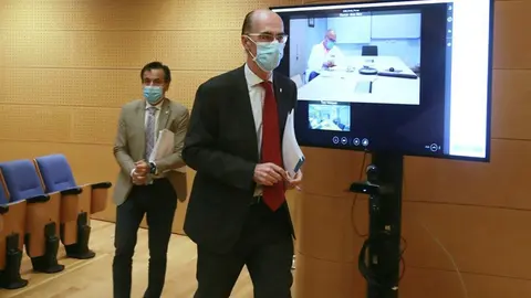 O conselleiro de Sanidade quixo destacar o gran traballo e o esforzo realizado tanto pola corporaci&oacute;n municipal como pola cidadan&iacute;a de Burela, dos que louvou o seu comportamento responsable durante estas semanas.