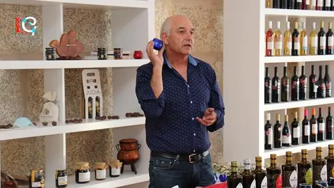 José Ventura durante la cata de aceites de Valpaços.