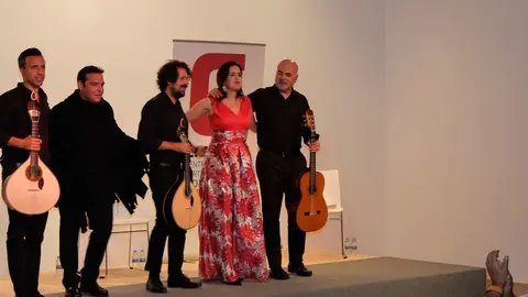 Los fadistas y sus músicos. 