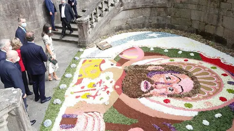 La imagen del Apóstol Santiago en el acceso a San Martiño Pinario.  © Casa de S.M. el Rey