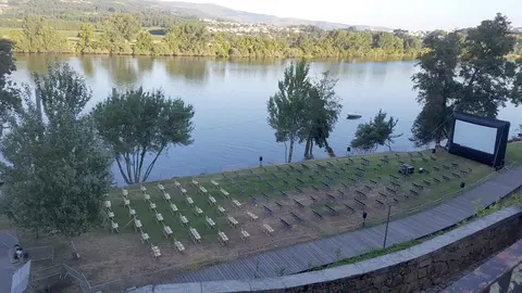 Cinema no Paseo Fluvial. 