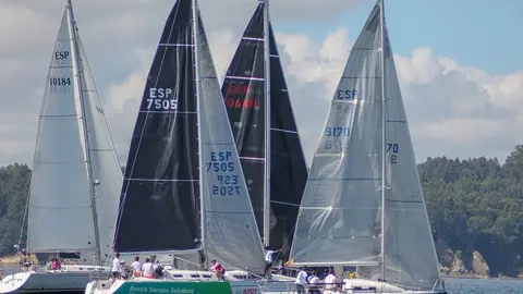  Grupo de cabeza en la ría de Sada. MARÍA DEVESA.